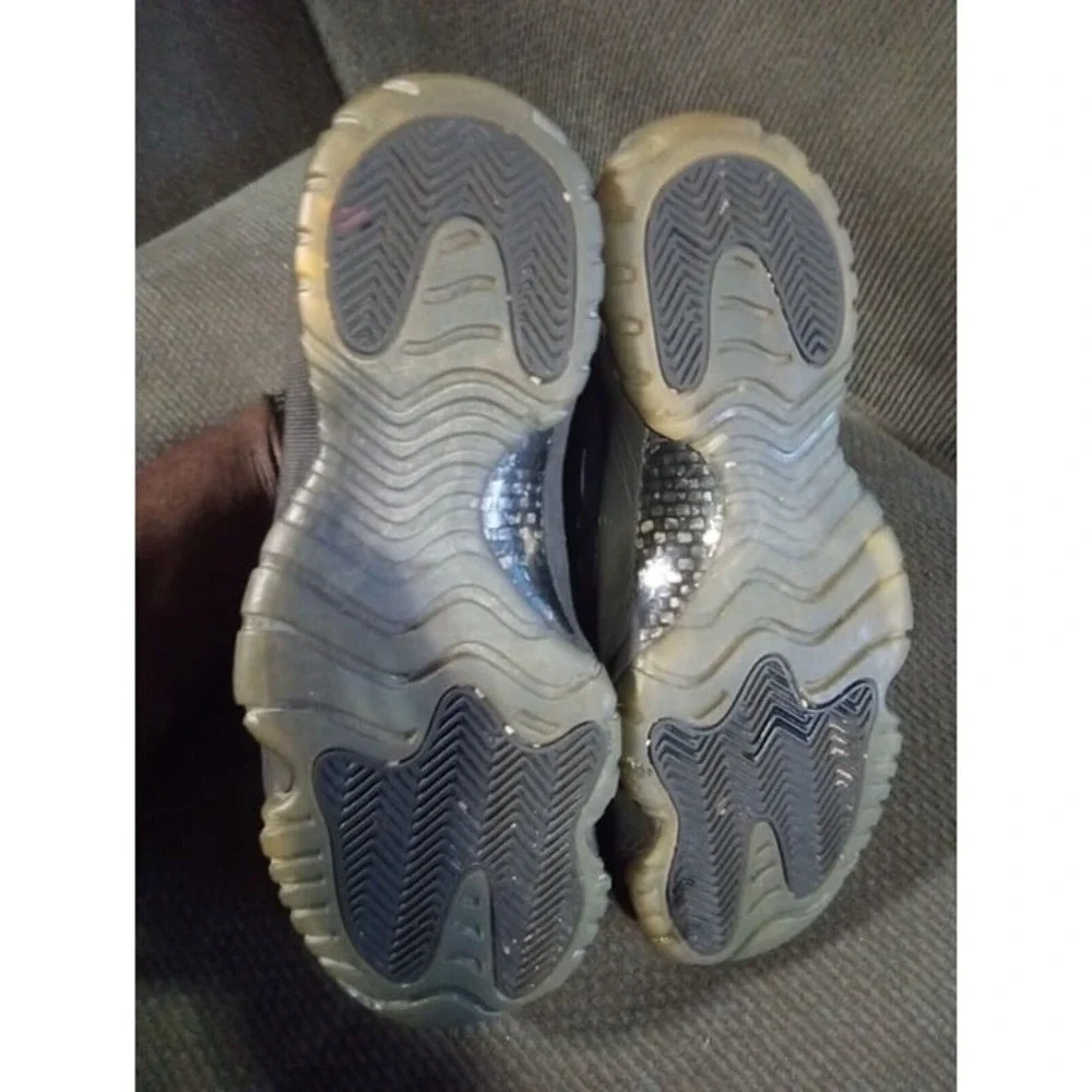 Nike Shoes Men's 8.5 Air Jordan 11 Retro 